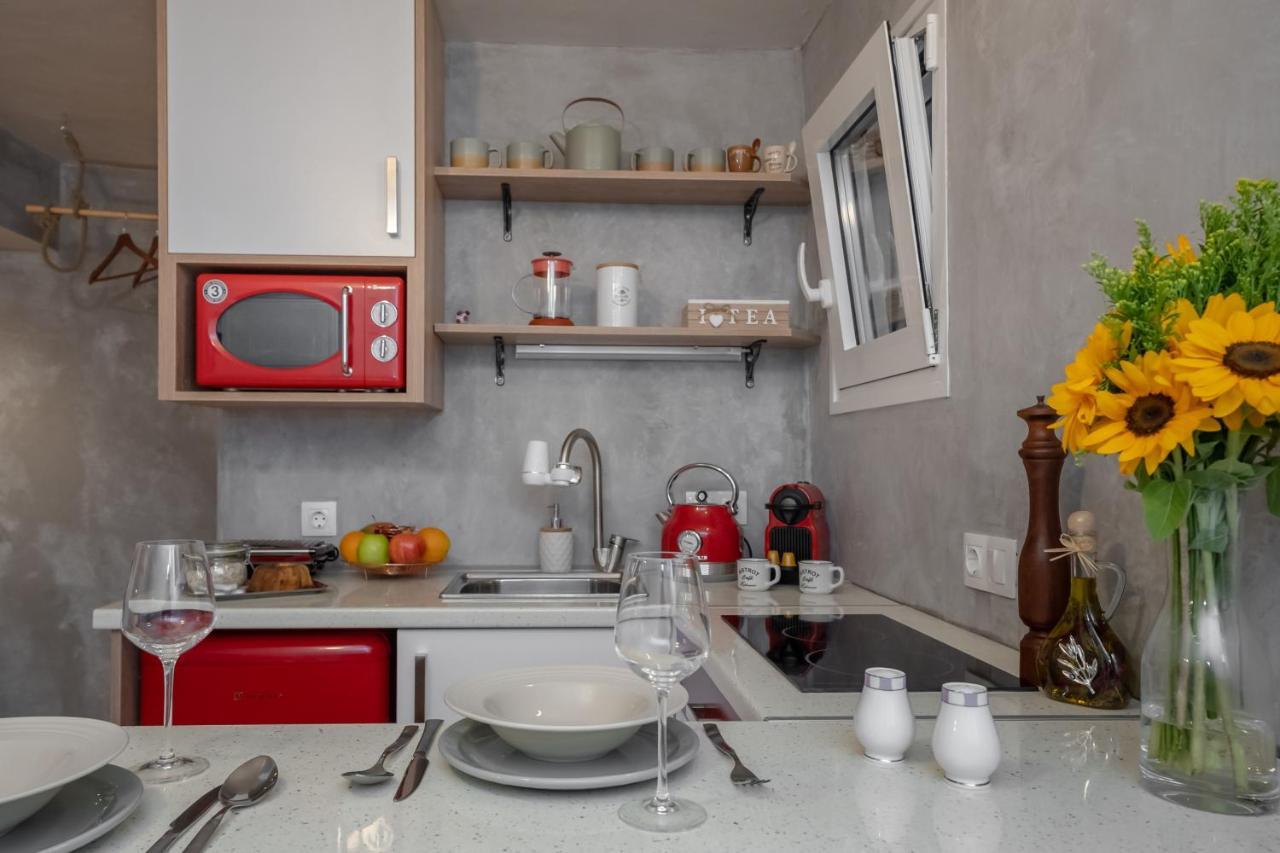 Cozy Tiny Apartment In The Heart Of Plaka Athens Exterior photo