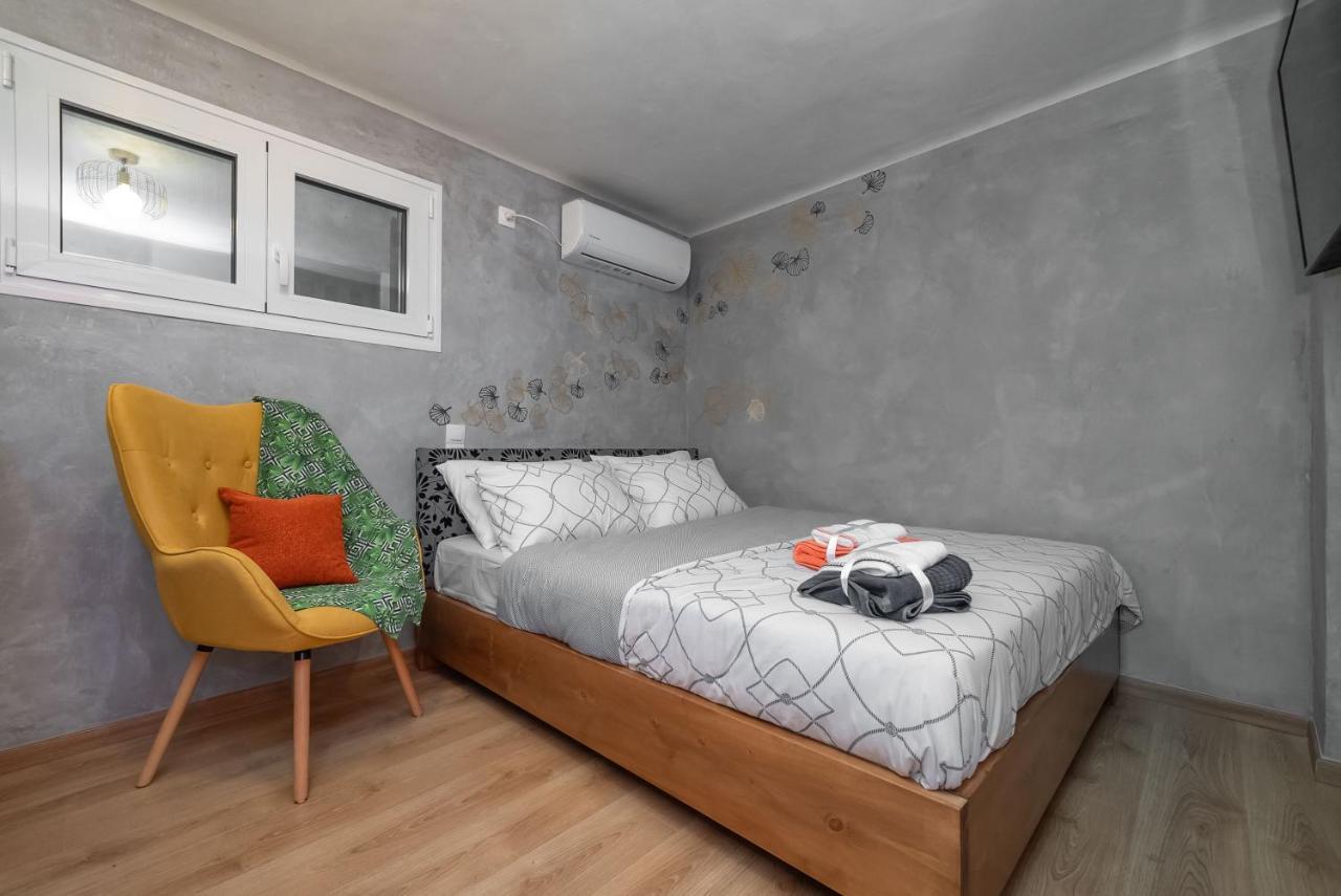 Cozy Tiny Apartment In The Heart Of Plaka Athens Exterior photo